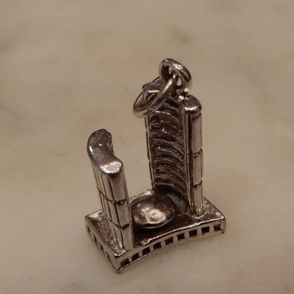Sterling Silver Toronto City Hall Charm - Picture 1 of 4